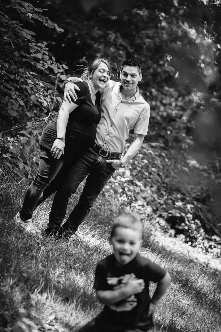 Familienfotos auf dem Spielplatz