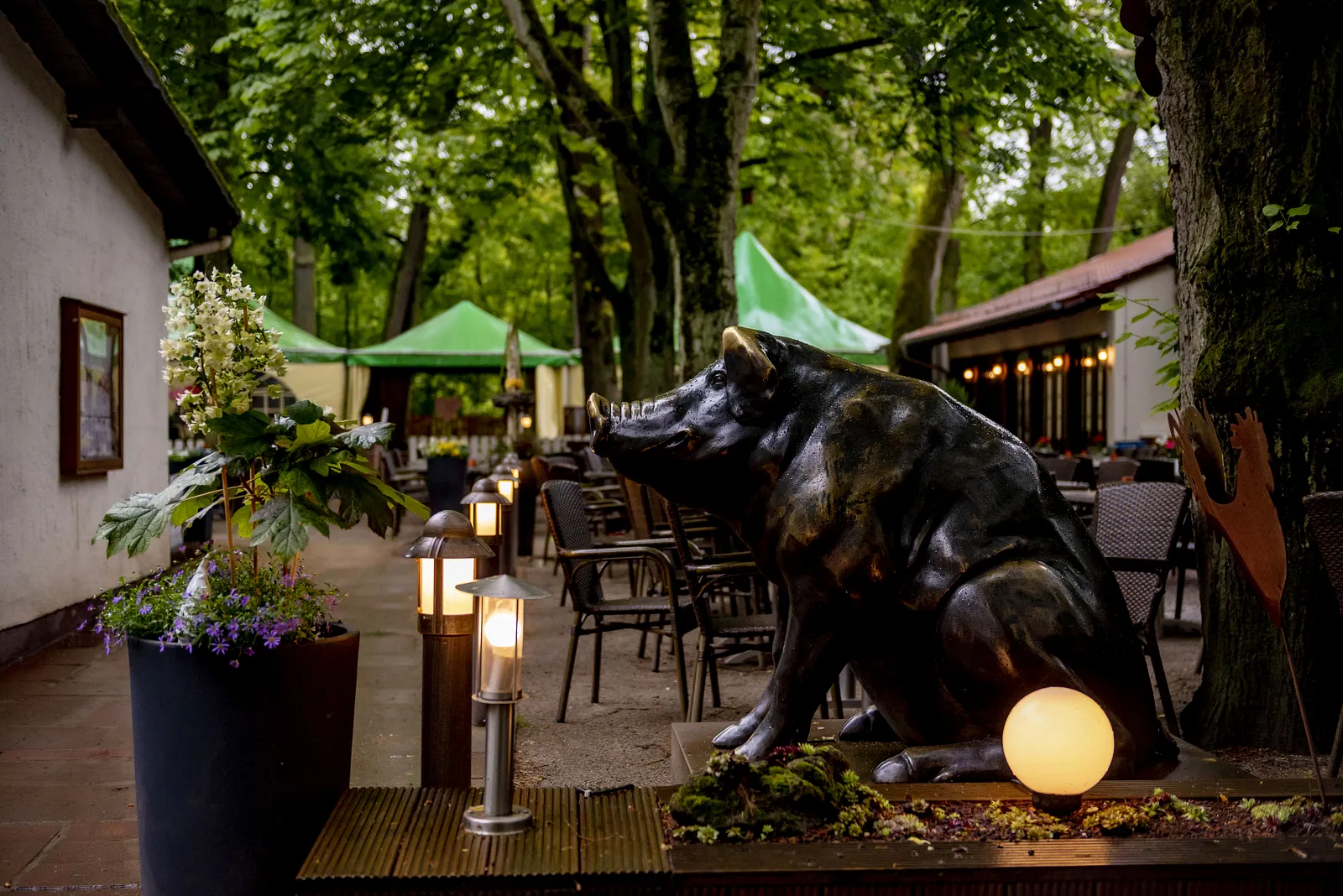 Romantische Hochzeitsfotos in Frankfurt – Oberschweinstiege