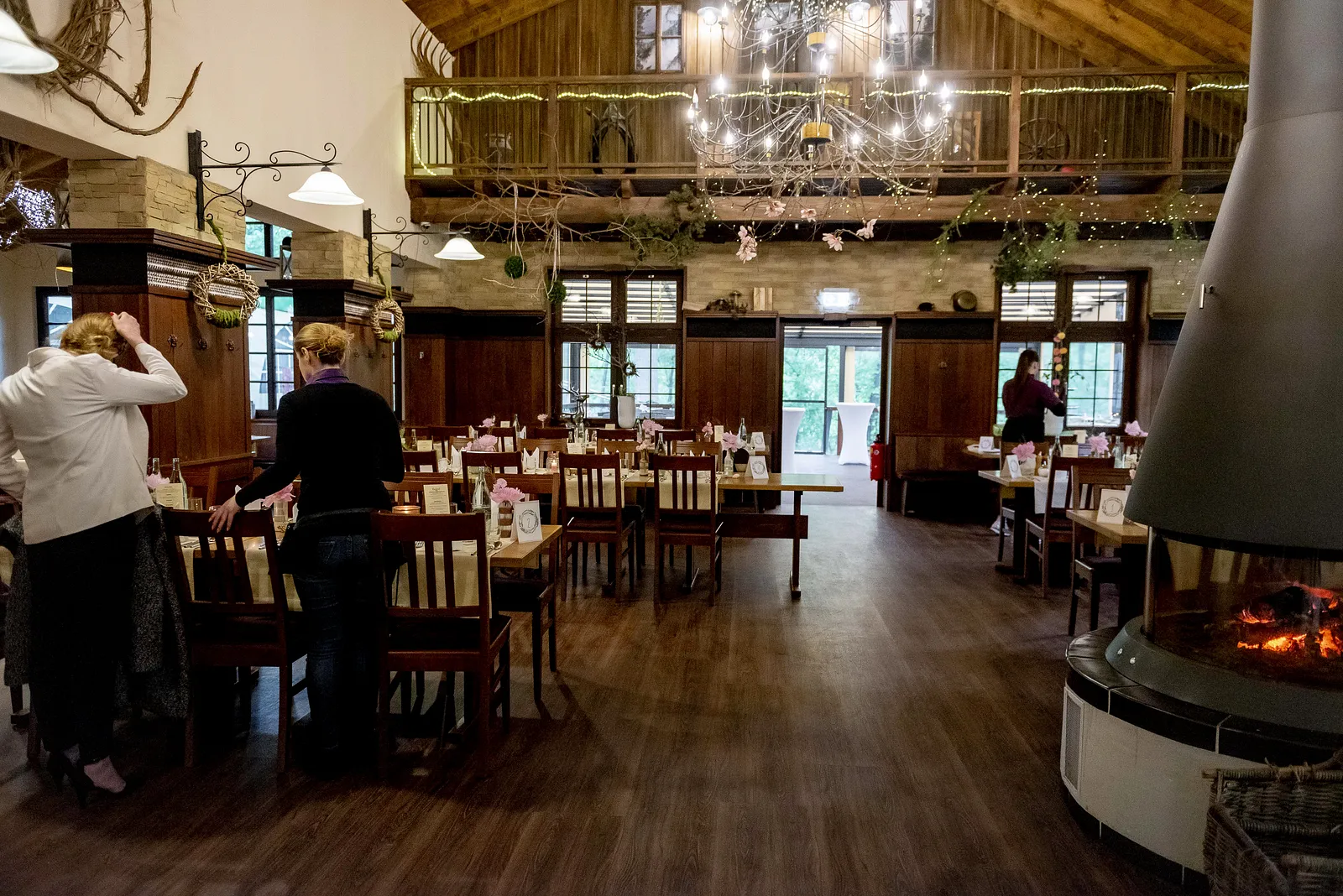 Romantische Hochzeitsfotos in Frankfurt – Oberschweinstiege