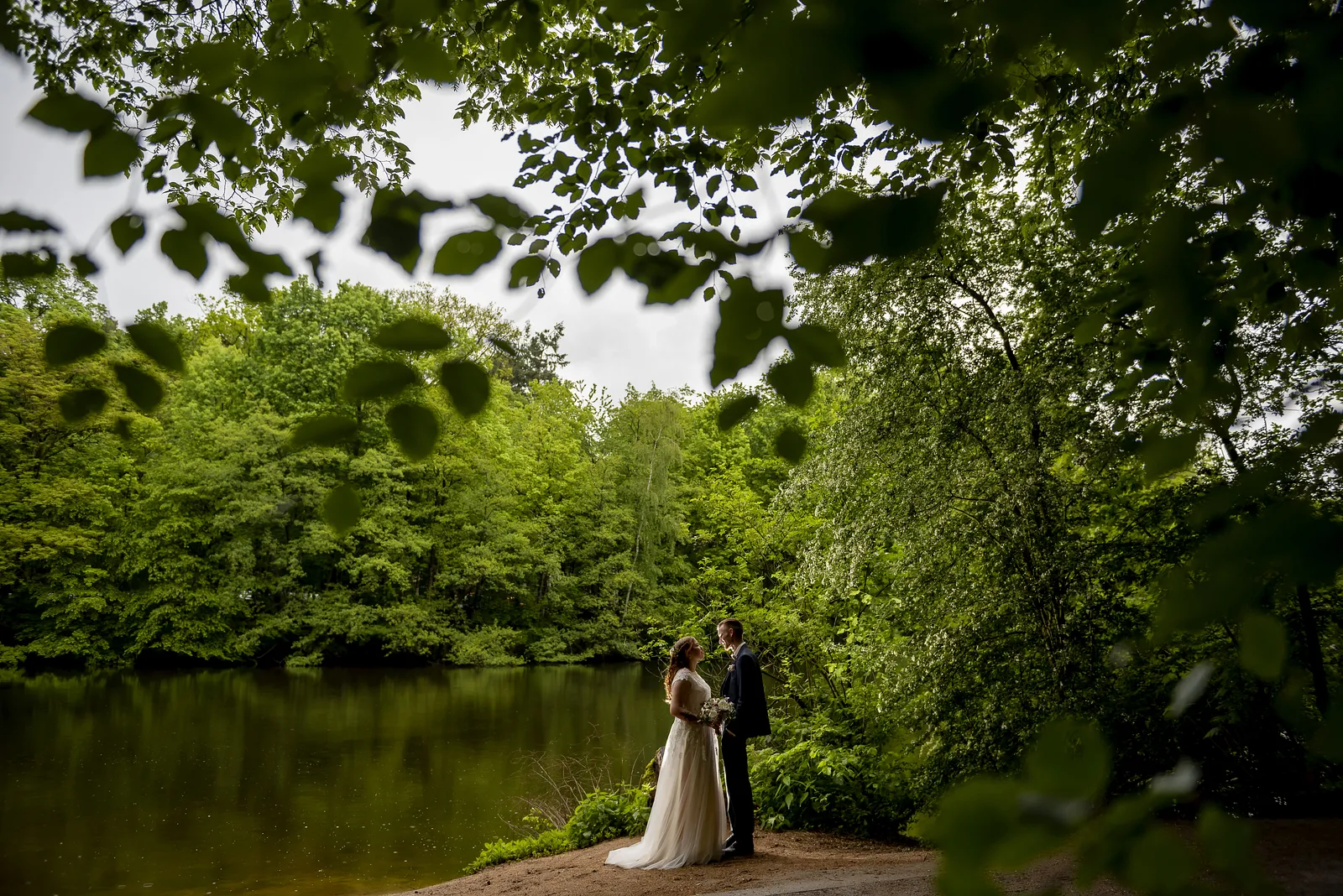Romantische Hochzeitsfotos in Frankfurt – Oberschweinstiege
