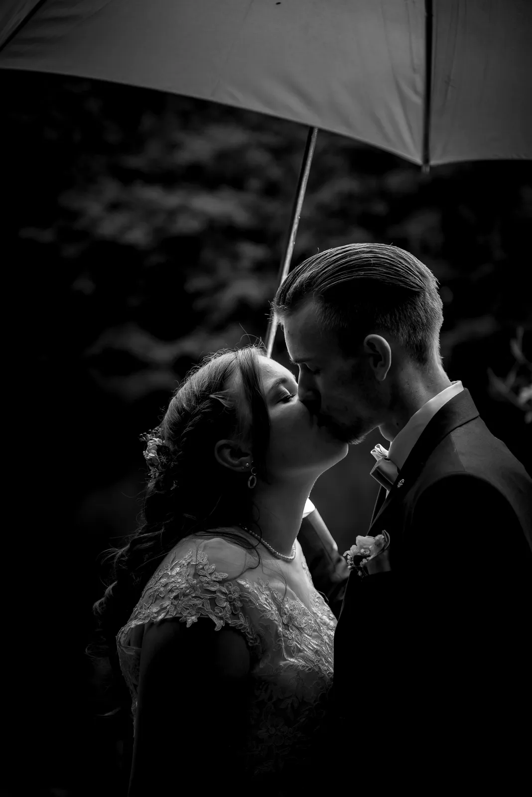 Romantische Hochzeitsfotos in Frankfurt – Oberschweinstiege