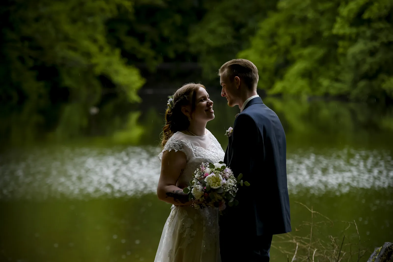 Romantische Hochzeitsfotos in Frankfurt – Oberschweinstiege